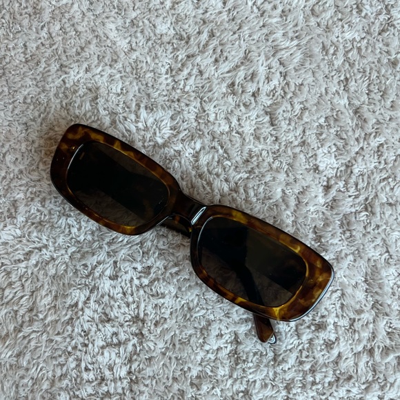 Trendy sunglass bundle - Picture 3 of 4